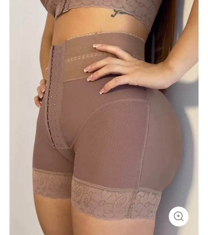 Lace Stitching Butt Lifting Slimmer Front Buckle Shaping Shorts